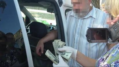 Декана Рівненського державного університету упіймали на хабарі