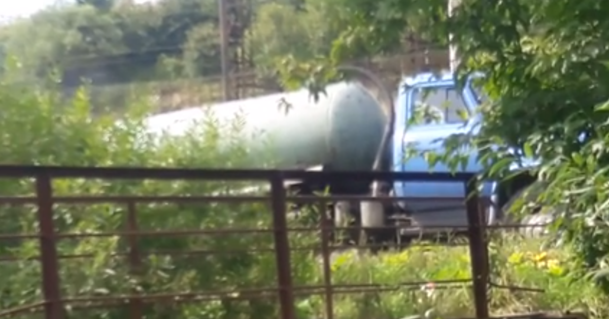 "Люди п'ють воду і не знають, звідки хвороби беруться": біля Славського в Опір зливають нечистоти