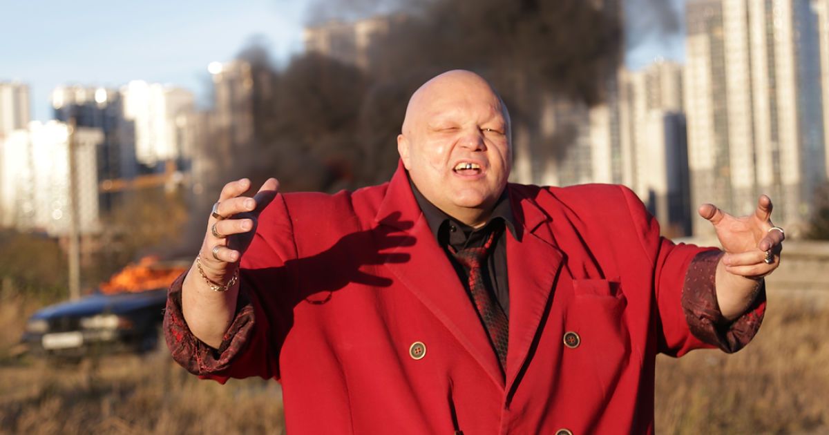 Стас Барецький своєрідно підтримав російський автопром. / © Фонтанка.ру