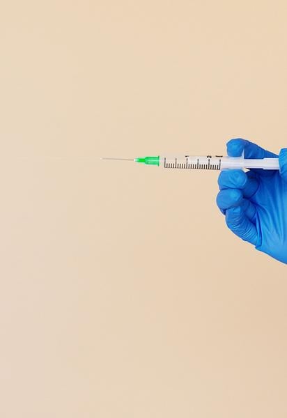 Як вакцинуватися від COVID-19 за кордоном