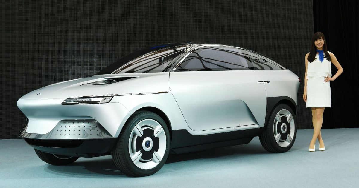Японцы разработали прототип трехместного электрокара AKXY