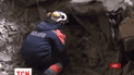 Як розбирають завали зруйнованого будинку у Києві