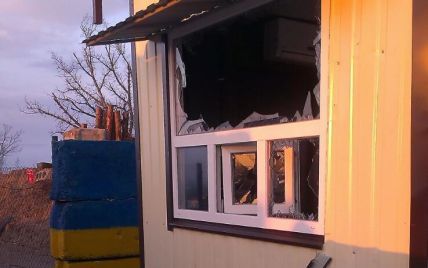 В Станице Луганской боевики "ЛНР" обстреляли КПВВ, который ремонтировали строители