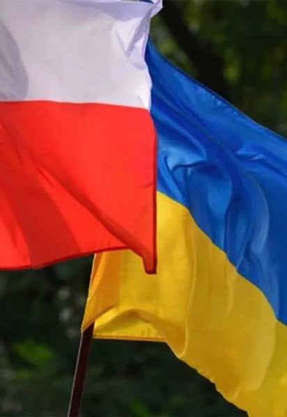 Прапори Польщі та України