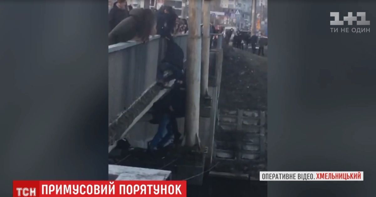 Полицейские помешали пьяному отцу трех детей совершить суицид в центре Хмельницкого