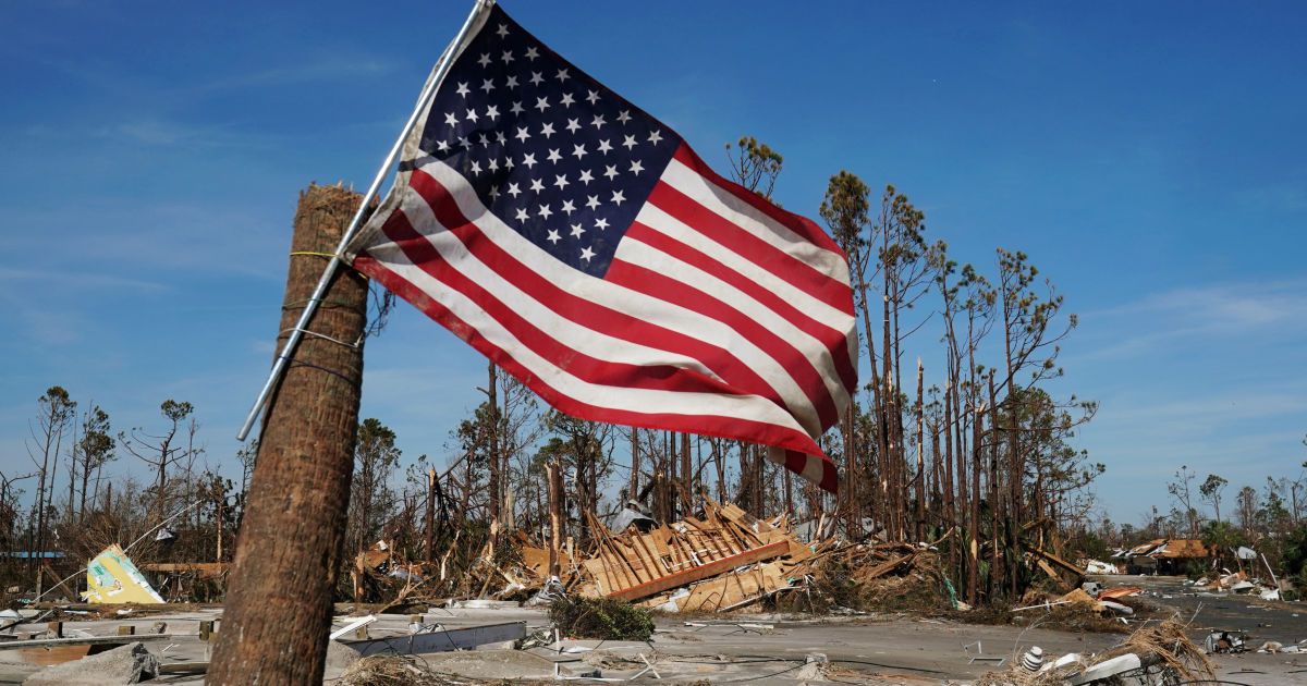 Количество жертв урагана "Майкл" в США возросло до 16 человек
