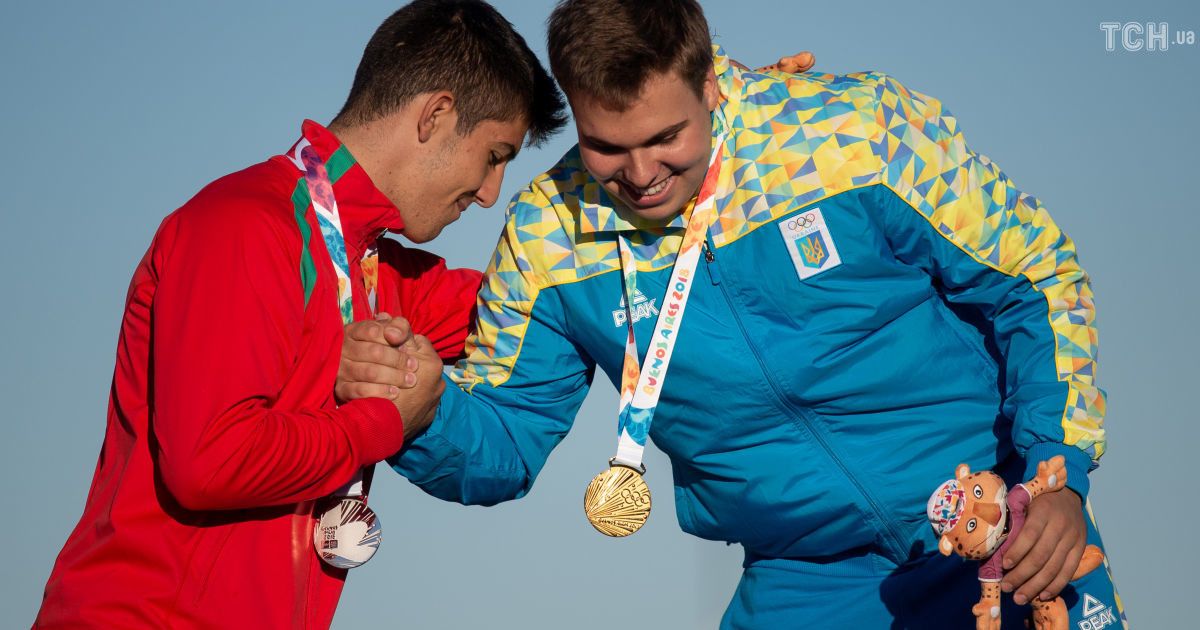 Михайло Кохан (справа) виграв "золото" у метанні молота.