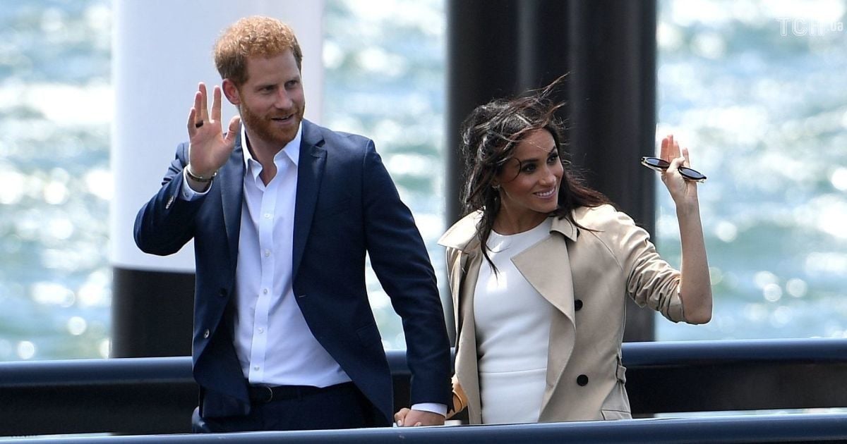 Счастливая и улыбающаяся: беременная Меган впервые вышла в свет после новости о пополнении