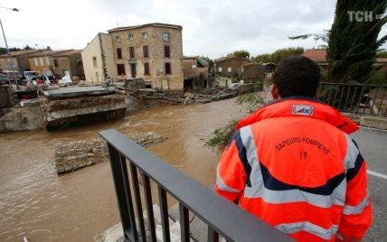 Із сильною повінню у Франції борються 350 рятувальників