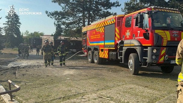 Наслідки атаки на базу відпочинку в Запорізькому районі / © ДСНС