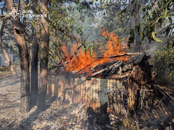 Наслідки атаки на базу відпочинку в Запорізькому районі / © ДСНС