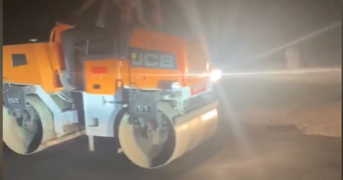 Під Житомиром перед візитом Зеленського вирішили покласти асфальт: з'явилося відео