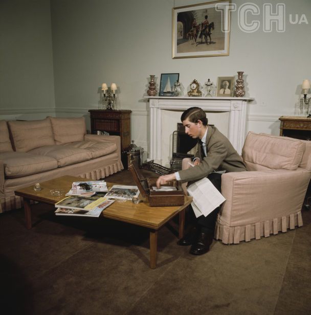 Принц Чарльз в Букингемском дворце, 1969 год / © Getty Images
