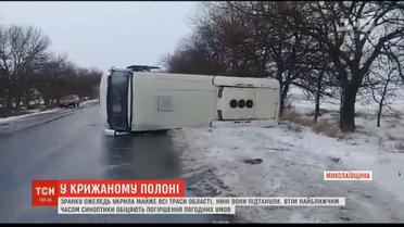 Ожеледь на зміну завірюхам: дороги Херсонщини перетворилися на ковзанку
