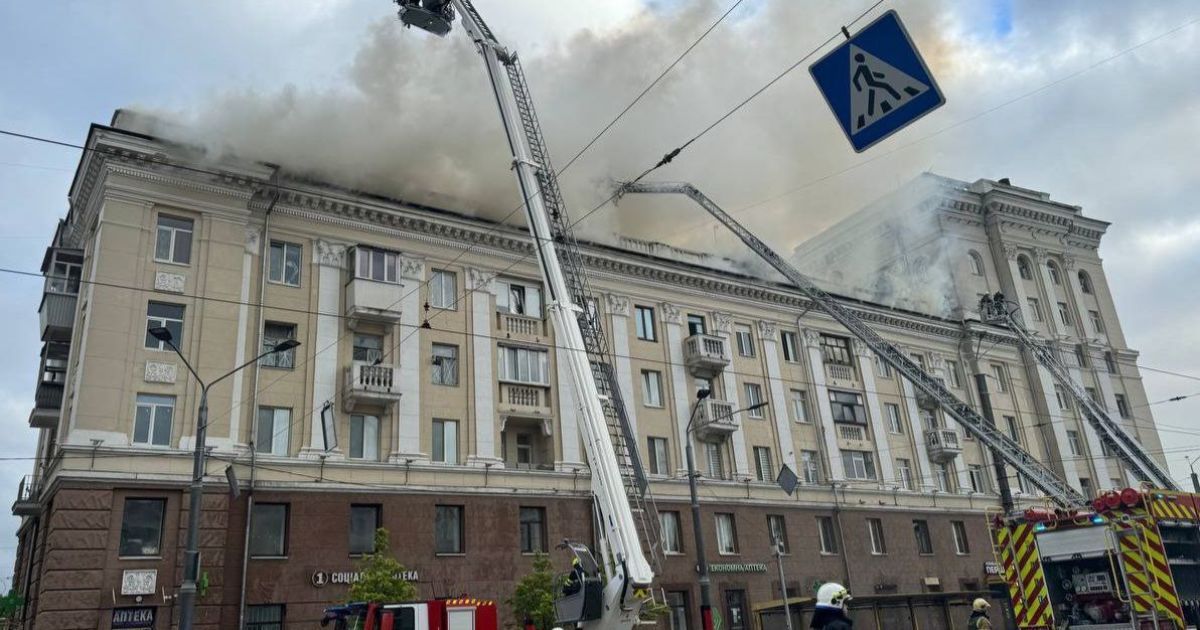 Наслідки ракетних ударів по Дніпру вночі 19 квітня.