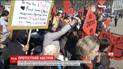 В США люди массово протестуют против медицинской реформы Трампа