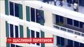 На одной веревке и на честном слове: во Флориде мужчина завис за окном шестого этажа