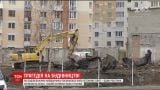 Во Львове на строительной площадке бетонные плиты упали на людей