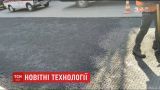 Немецкая технология: в Днепре дороги покрывают асфальтом с сеткой