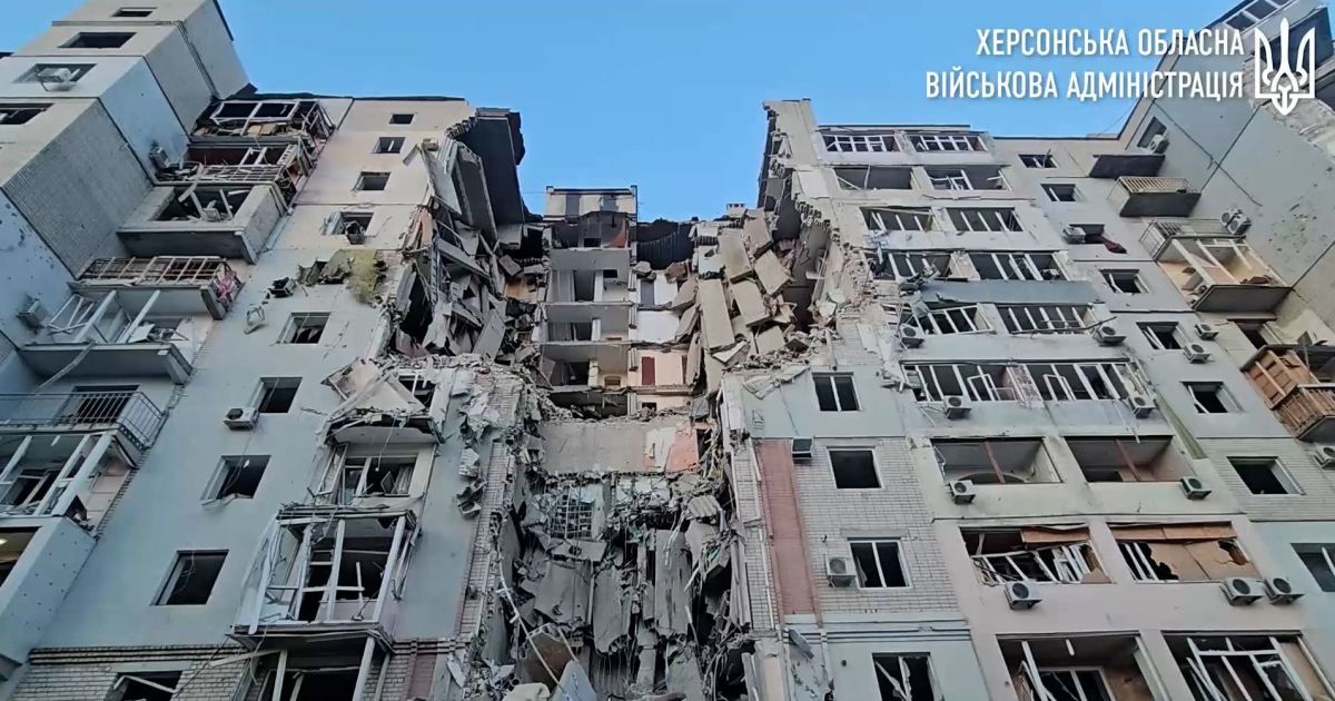 У Херсоні КАБ влучив у багатоповерхівку