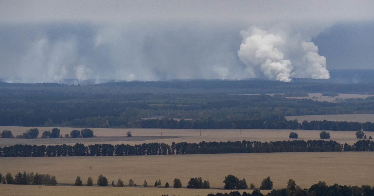 Из-за взрывов возле Ични эвакуировали уже 12,5 тысячи человек