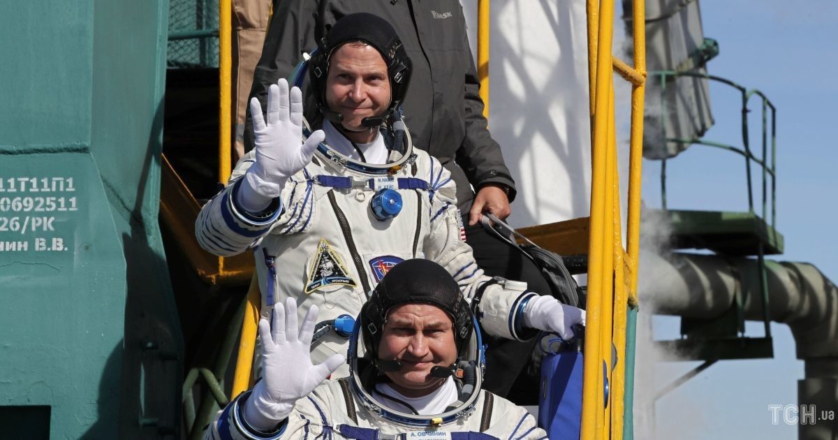 "Не вполне хорошее". В РосСМИ рассказали о состоянии космонавтов "Союза" после аварии