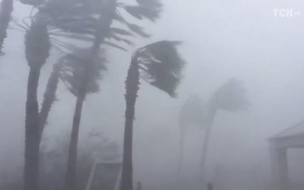 Потужний ураган насувається на Мексику