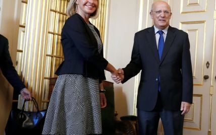В коротком платье и на каблуках: глава дипломатии ЕС Федерика Могерини сверкнула стройными коленками