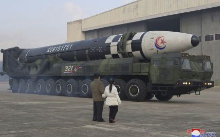 КНДР випробувала міжконтинентальну ракету: Кім привів на запуск 9-річну дитину