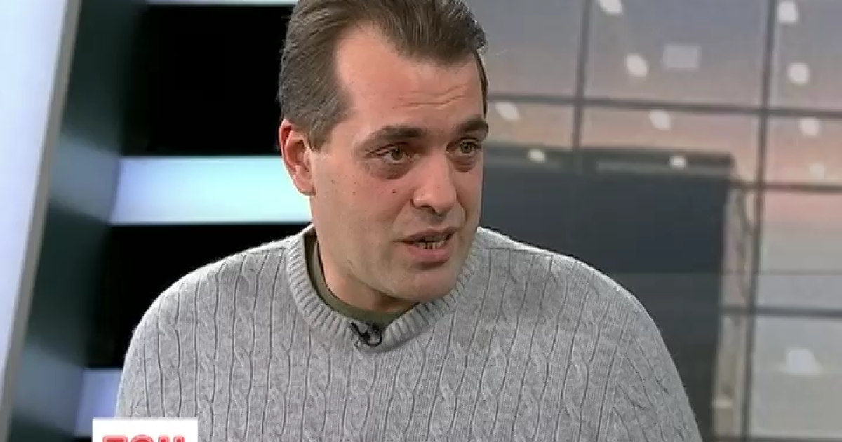 Помимо поддельной повестки, граждане обнаруживают в почтовом ящике листовку с призывом "жечь шины"