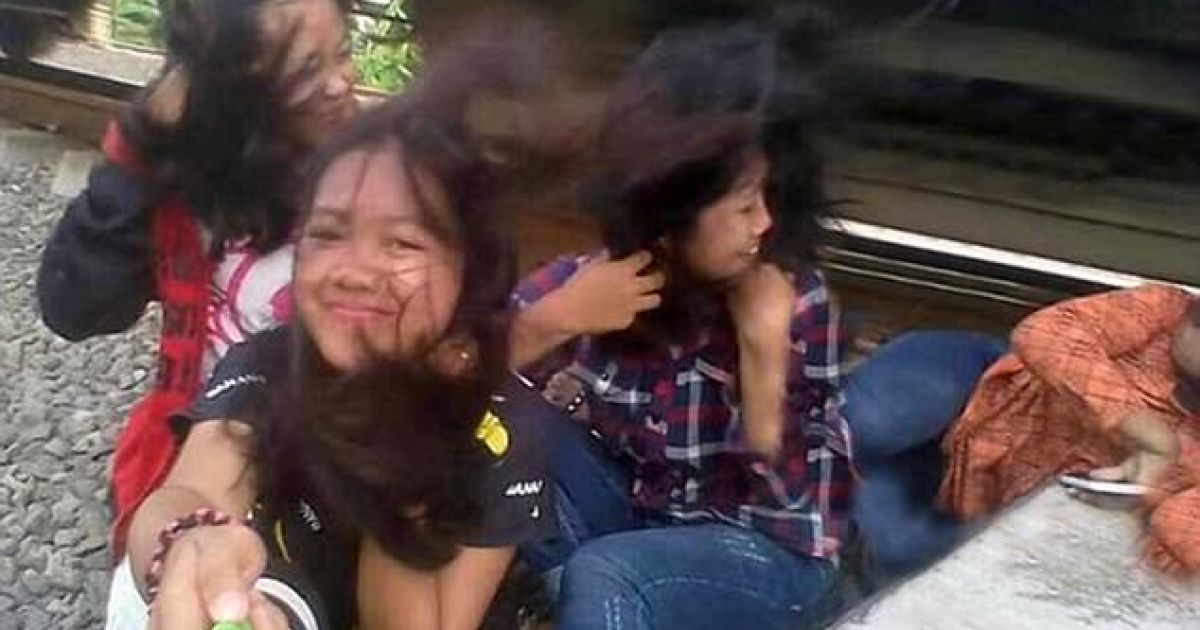 Дівчину ударив потяг