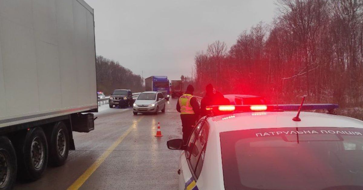 Під Житомиром сталася масштабна аварія на трасі Київ-Чоп