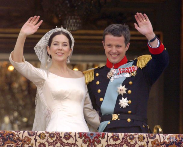Кронпринцеса Мері і кронпринц Фредерік на своєму весіллі 14 травня 2004 року / © Getty Images