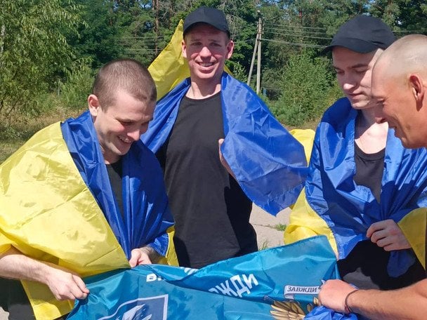 Українці, які повернулися з російського полону в межах обміну 14 серпня / © Володимир Зеленський
