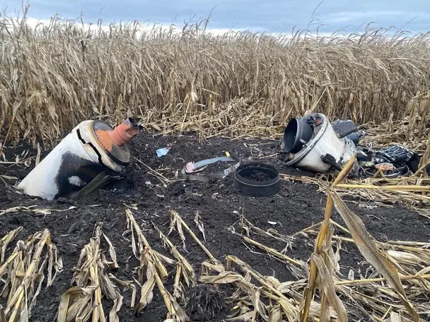 Збита російська ракета Х-47 М2 Кинджал після того, як її було придушено українською зенітно-ракетною установкою Ліма, у нерозголошеному місці, Україна, у нерозголошену дату. (Підрозділ ППО Нічний дозор)