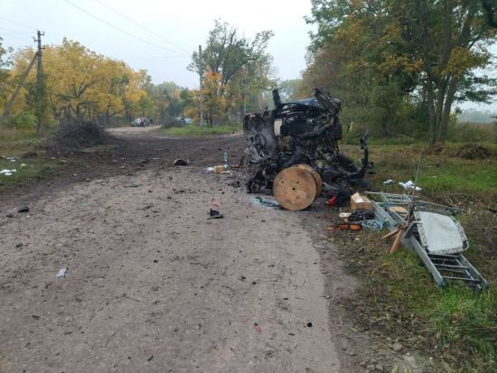 На Сумщині авто зв'язківців наїхало на міну: водій загинув, троє осіб опинилися у лікарні