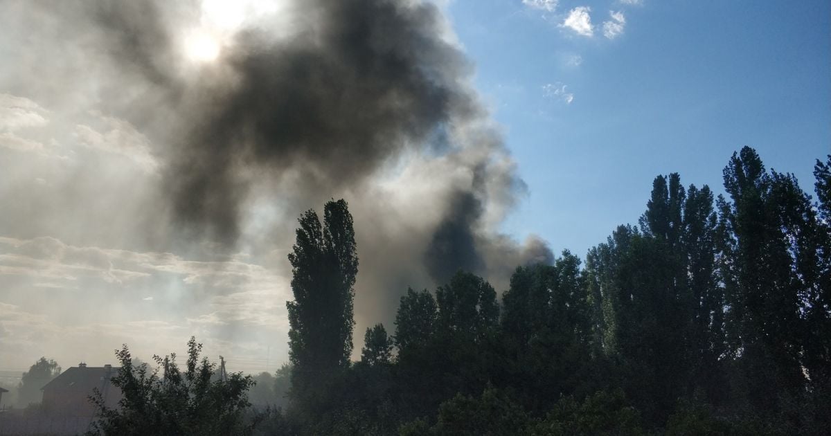 Під Києвом палає сміттєзвалище: людям важко дихати