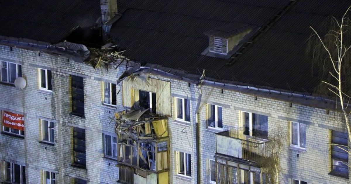 В России башенный кран упал на жилой дом, есть жертвы_1 / © E1.ru