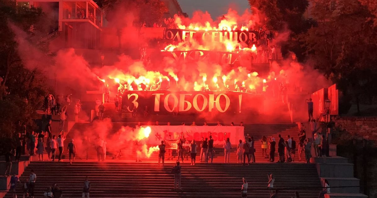 На Потьомкінських сходах в Одесі влаштували видовищну акцію на підтримку Олега Сенцова