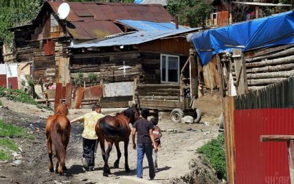 В Украине 100 тысяч ромов живут в лагерях – глава Нацполиции
