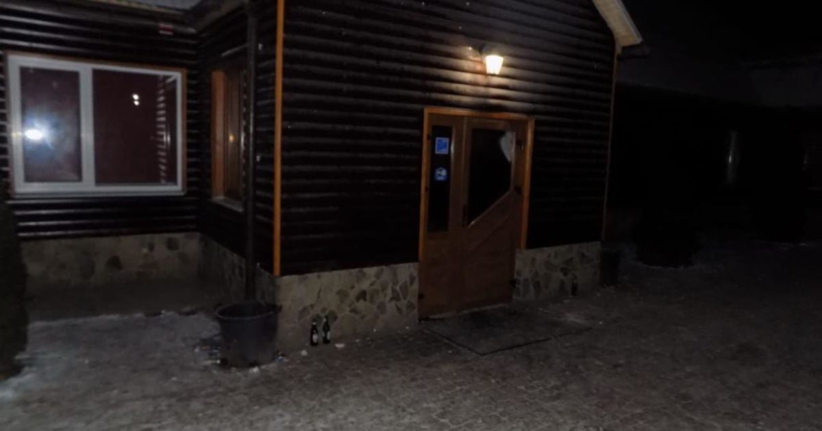 На Закарпатті 23-річний чоловік облив іноземця бензином, а потім підпалив
