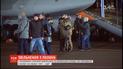 Літак з українцями, яких звільнили з полону бойовиків, приземлився у Борисполі
