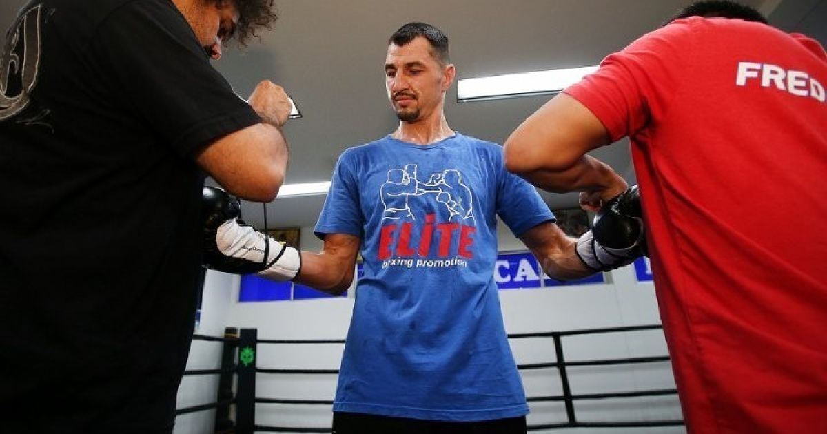 Віктор Постол готується до бою з Теренсом Кроуфордом. / © boxingscene.com