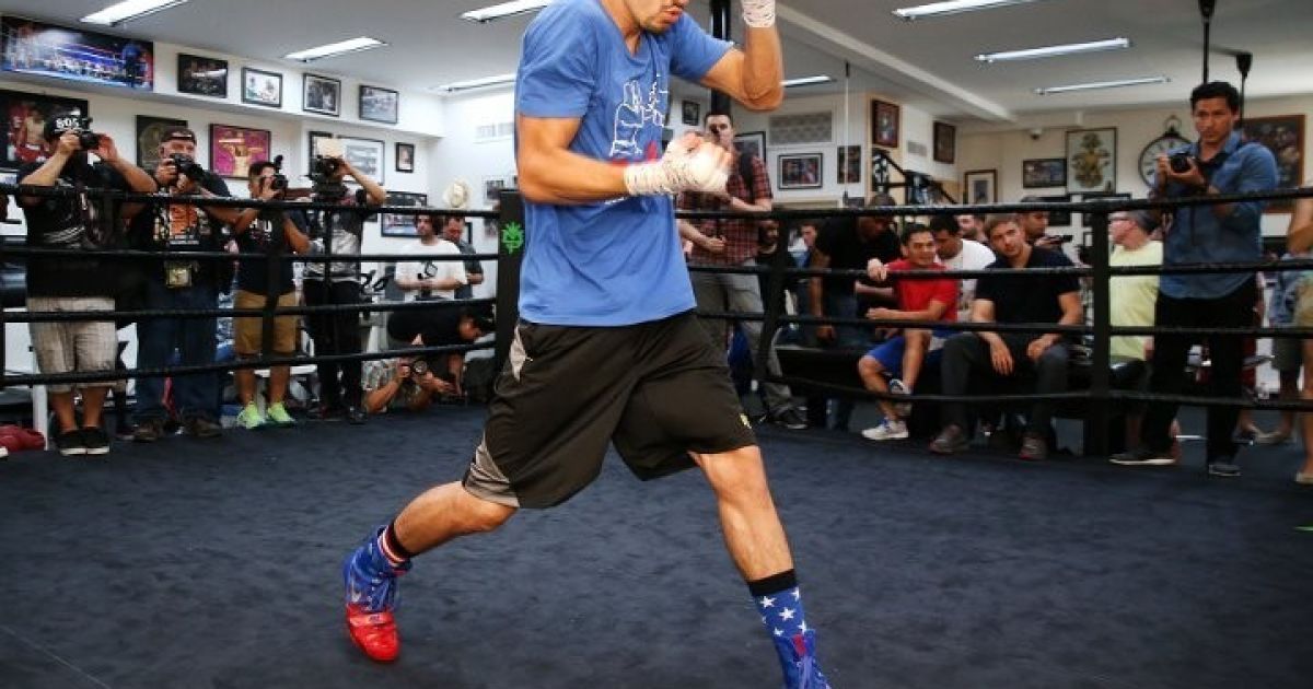 Віктор Постол готується до бою з Теренсом Кроуфордом. / © boxingscene.com