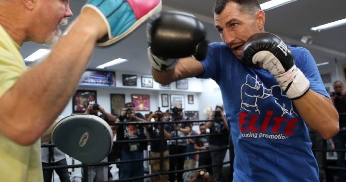 Віктор Постол готується до бою з Теренсом Кроуфордом. / © boxingscene.com