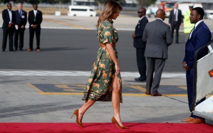 Меланія Трамп в ефектній сукні з розрізом блиснула стрункою ногою