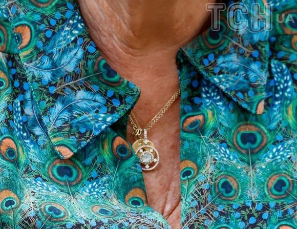 Королева Камілла з двома улюбленими підвісками / © Getty Images