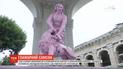 Полиция задержала трех молодых людей, которые покрасили фонтан "Самсон" в розовый цвет