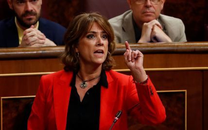 Вийшло ефектно: міністр юстиції Іспанії одягла на роботу червоний костюм