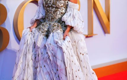 В пышном платье с эффектным декольте: Леди Гага на премьере фильма в Лондоне